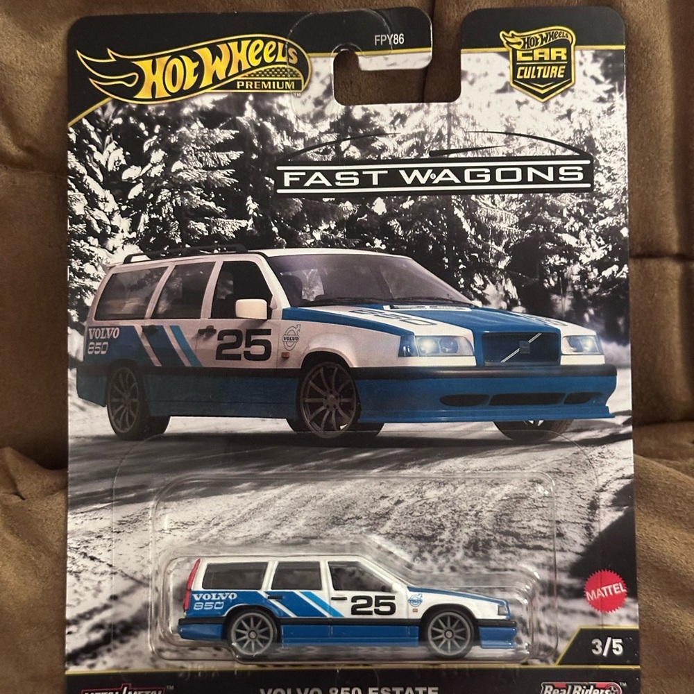 Hot Wheels Volvo 850 Estate Die-Cast Car - Blue and White